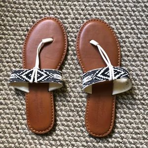 American eagle size 10 sandals